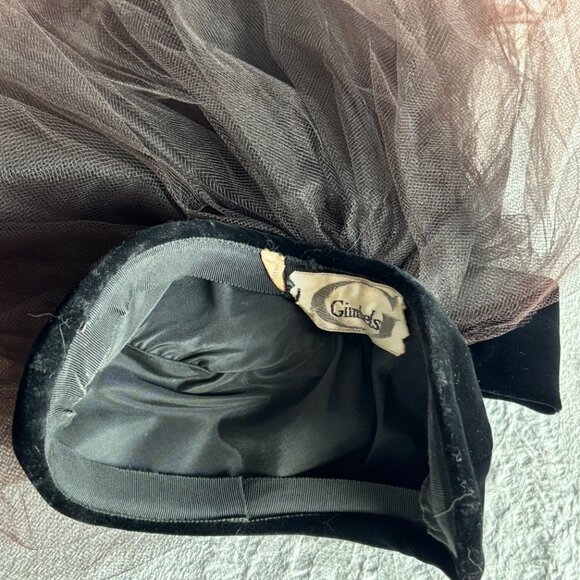 1960s Black Velvet Hat w/ Brown Netting Mob Wife Widow - Picture 2 of 9